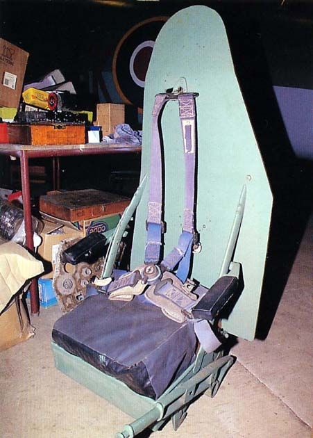 http://i565.photobucket.com/albums/ss93/Neilly105/Mosquito/Pilotsseatfront_zps32d7aa12.jpg
