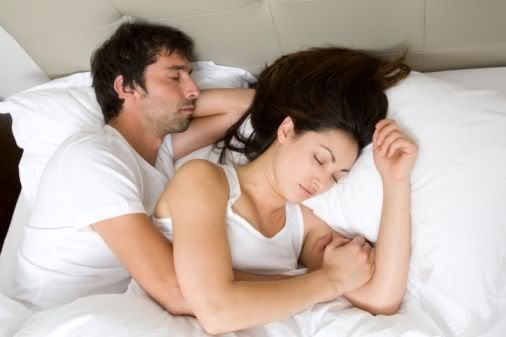 女人心事 女人為什麼愛背對男人睡覺