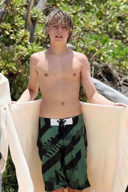 Maui09 :: Cole_Sprouse_appears_...