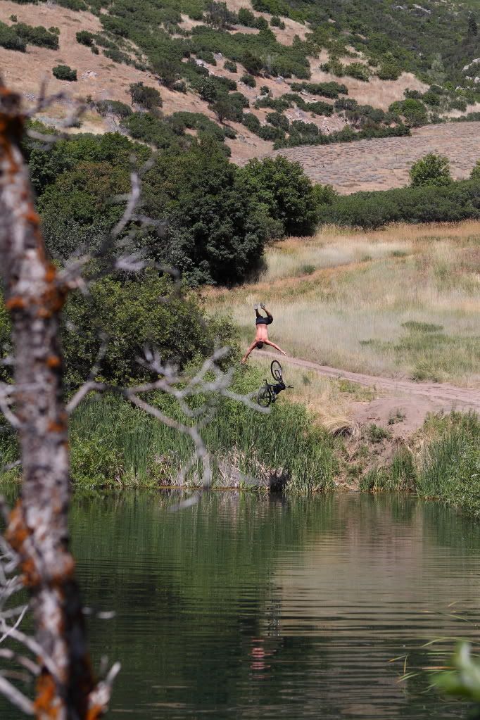 IMAGE: http://i565.photobucket.com/albums/ss97/Jeepin951/aronacrosspond.jpg