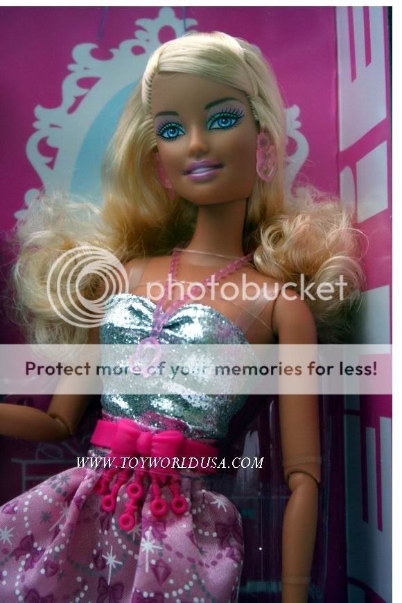 Barbie~FASHIONISTAS~Shopping Spree Sweetie~Doll  